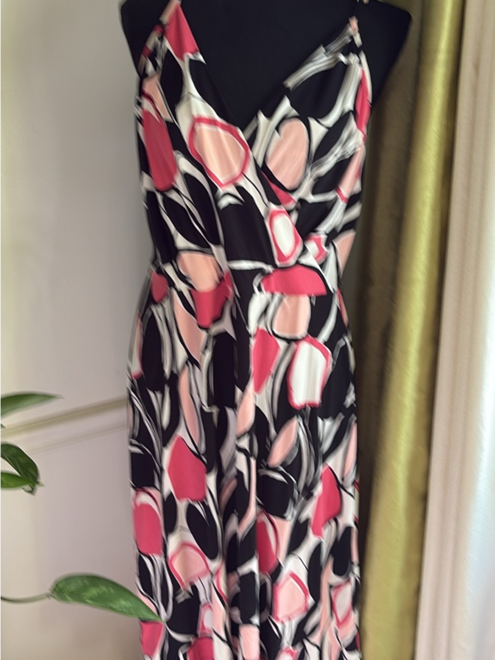 Sleeveless V-Neck Printed Maxi Dress in Black and Pink
